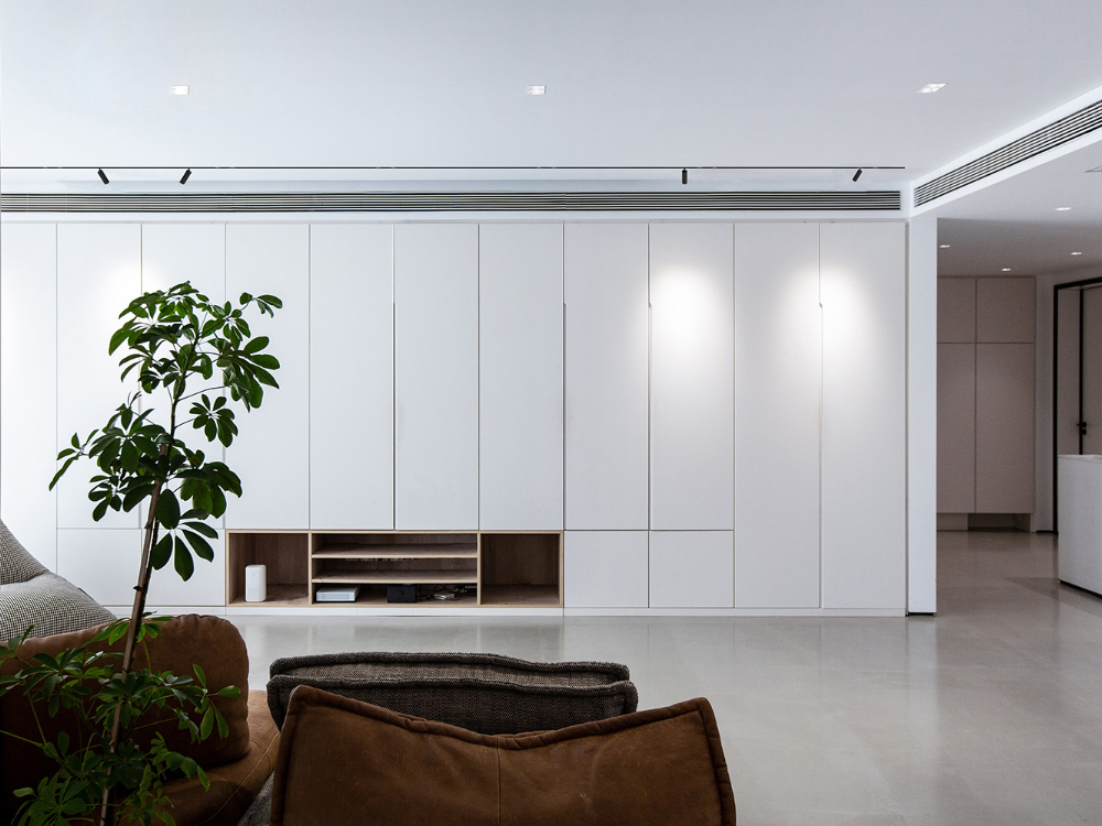 Magnetic track lighting vs recessed lighting comparison with XRZLux LED spotlights in a modern interior