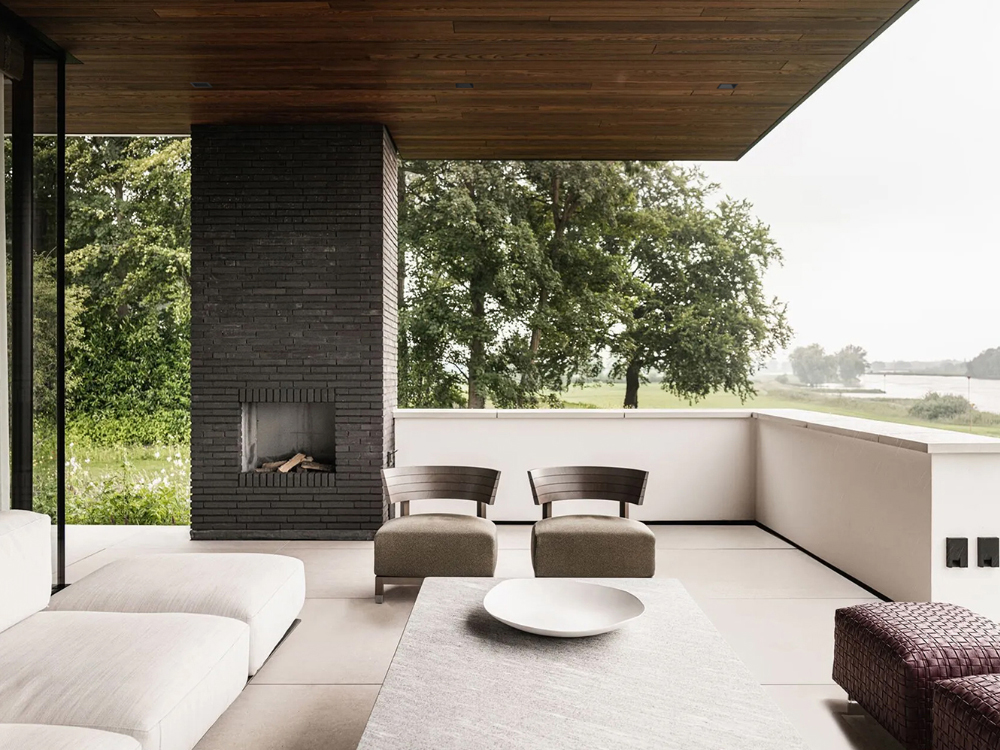 Modern recessed ceiling lights for indoor and outdoor living areas, including patios, living rooms, kitchens and bedrooms